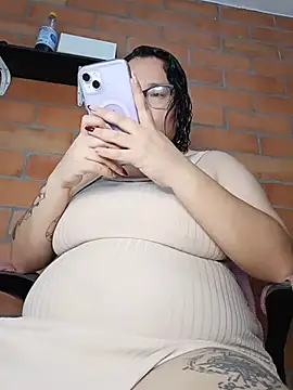 Snapshot of CinnamonCookiez chatting on January 10, 2026, 5:09 am CinnamonCookiez online show from January 10, 2026, 5:09 am