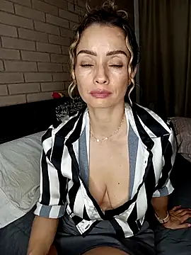 Loly Horny online show from May 7, 2026, 1:44 am