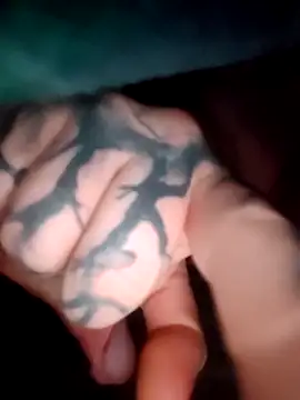 Snapshot of B1GBoyUk chatting on December 15, 2025, 1:43 am B1GBoyUk online show from December 15, 2025, 1:43 am