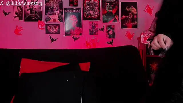 Snapshot of lilith-deveraux chatting on November 10, 2025, 1:32 pm lilith-deveraux online show from November 10, 2025, 1:32 pm