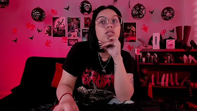 Snapshot of lilith-deveraux chatting on November 18, 2025, 2:43 pm lilith-deveraux online show from November 18, 2025, 2:43 pm