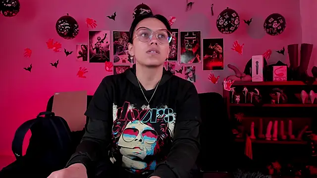 Snapshot of lilith-deveraux chatting on November 19, 2025, 2:39 pm lilith-deveraux online show from November 19, 2025, 2:39 pm