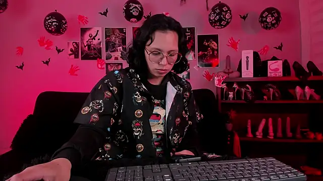 Snapshot of lilith-deveraux chatting on November 24, 2025, 3:28 am lilith-deveraux online show from November 24, 2025, 3:28 am