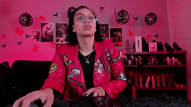 Snapshot of lilith-deveraux chatting on November 25, 2025, 8:42 pm lilith-deveraux online show from November 25, 2025, 8:42 pm