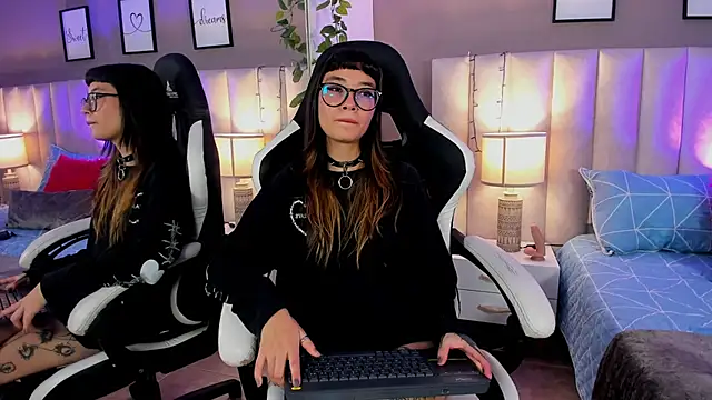 dayanne07 online show from November 18, 2025, 10:14 pm