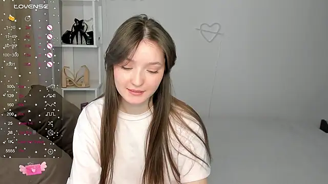 Snapshot of Fairyy_Moon chatting on October 8, 2025, 3:26 am Fairyy Moon online show from October 8, 2025, 3:26 am