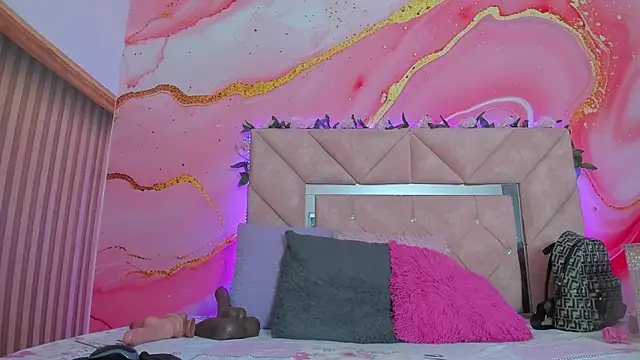 Taylor  cooper online show from December 22, 2025, 6:38 pm