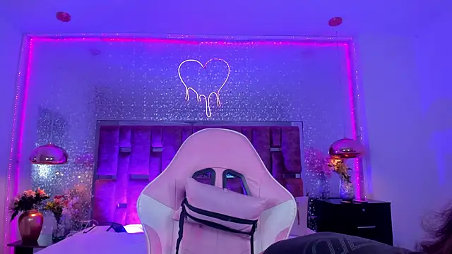 KylieVictoria online show from November 30, 2025, 4:16 am