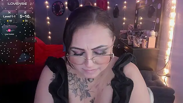 Snapshot of Ivonnee__ chatting on March 2, 2025, 5:23 am Ivonnee online show from March 2, 2025, 5:23 am