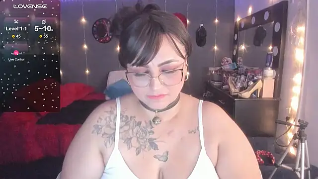 Snapshot of Ivonnee__ chatting on March 12, 2025, 6:29 am Ivonnee online show from March 12, 2025, 6:29 am