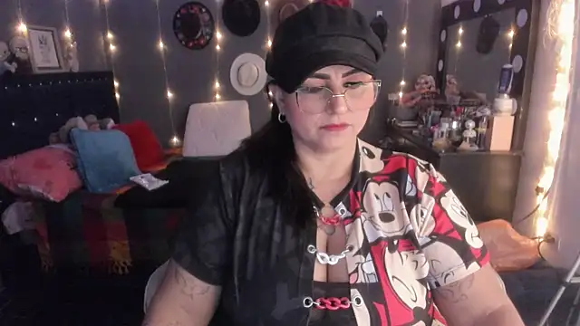 Snapshot of Ivonnee__ chatting on March 16, 2025, 6:53 am Ivonnee online show from March 16, 2025, 6:53 am