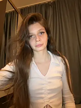 Effi 18 online show from October 12, 2025, 5:45 pm