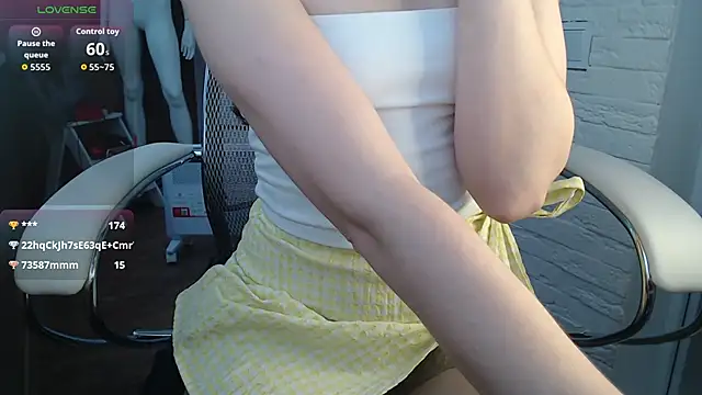 Snapshot of BB_Web chatting on December 4, 2025, 3:49 am BB Web online show from December 4, 2025, 3:49 am