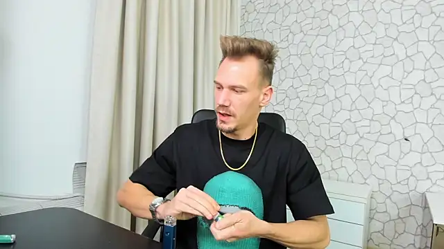 MateoBenjaminX online show from January 26, 2025, 7:20 pm