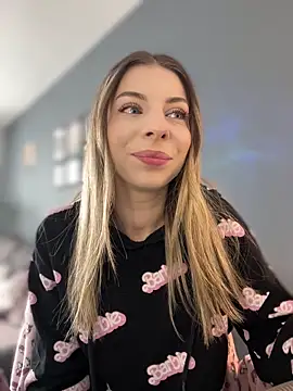 Mia Ethan online show from March 26, 2026, 8:53 am