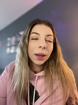 Mia Ethan online show from April 8, 2026, 7:41 am