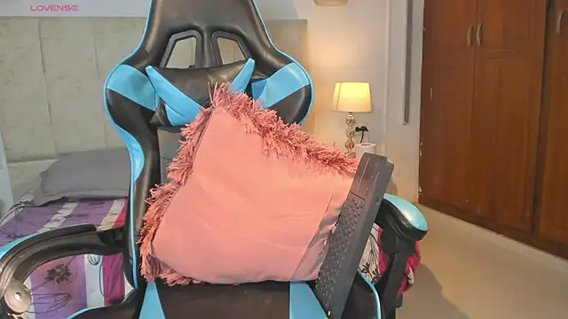  maria foxx  online show from March 28, 2026, 1:00 pm