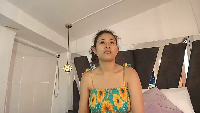 Snapshot of Milkdulce1 chatting on November 10, 2025, 1:10 pm Milkdulce1 online show from November 10, 2025, 1:10 pm