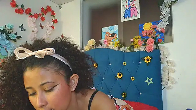 Milkdulce1 online show from July 14, 2026, 1:39 pm