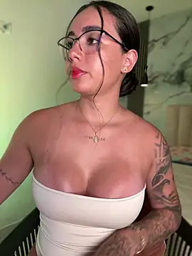 Snapshot of Pink_Jazmin chatting on April 23, 2026, 1:29 am Pink Jazmin online show from April 23, 2026, 1:29 am