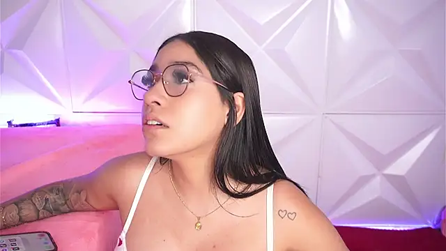 Snapshot of LeagueOfLovers chatting on February 21, 2025, 2:06 am LeagueOfLovers online show from February 21, 2025, 2:06 am