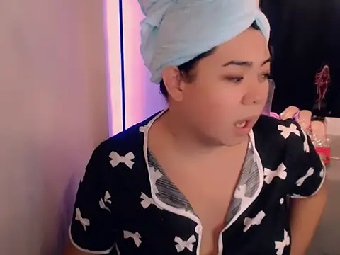 Nathalie Heartxoxo69 online show from March 23, 2026, 2:10 pm