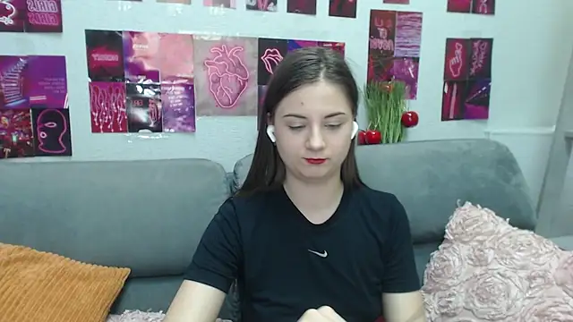 MilanaRoza online show from April 24, 2026, 4:53 pm