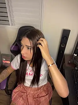 Snapshot of Gabyzinha_ni chatting on June 17, 2026, 11:05 pm Gabyzinha ni online show from June 17, 2026, 11:05 pm