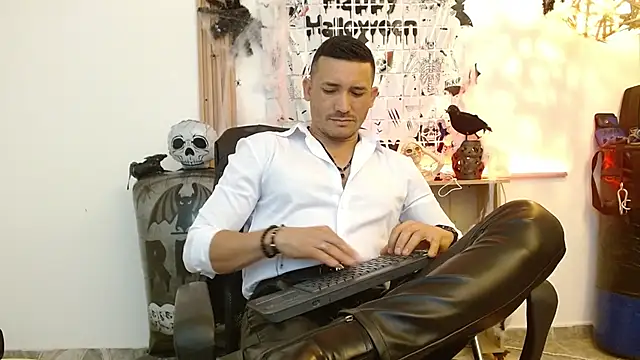 Reiko 85  online show from November 1, 2025, 7:38 pm