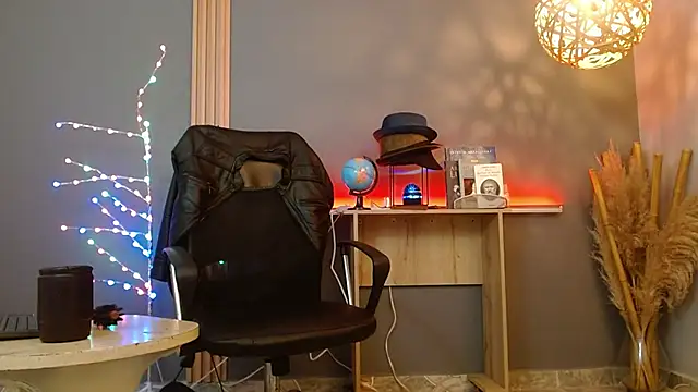 Reiko 85  online show from February 11, 2026, 2:33 pm