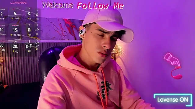 Snapshot of Dyla_n18 chatting on July 12, 2026, 8:33 pm Dyla n18 online show from July 12, 2026, 8:33 pm