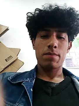 Snapshot of alexander32r chatting on September 17, 2025, 7:59 pm alexander32r online show from September 17, 2025, 7:59 pm