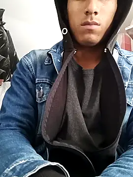 Snapshot of alexander32r chatting on September 22, 2025, 5:15 pm alexander32r online show from September 22, 2025, 5:15 pm