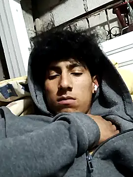 Snapshot of alexander32r chatting on October 25, 2025, 3:03 am alexander32r online show from October 25, 2025, 3:03 am