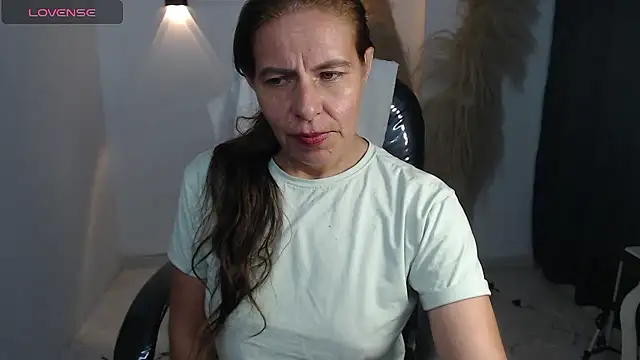 Snapshot of Milf_karlye chatting on January 12, 2026, 5:45 am Milf karlye online show from January 12, 2026, 5:45 am