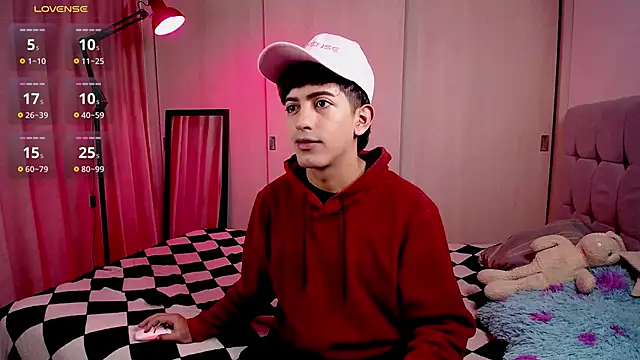 Snapshot of teobowny_ chatting on January 3, 2025, 1:36 pm teobowny online show from January 3, 2025, 1:36 pm