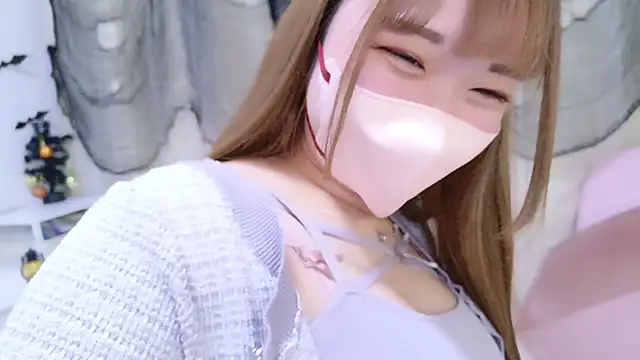 Snapshot of MAIKA_pyon chatting on October 29, 2025, 11:28 pm MAIKA pyon online show from October 29, 2025, 11:28 pm