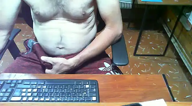 Snapshot of Roberto3102 chatting on January 25, 2025, 6:57 pm Roberto3102 online show from January 25, 2025, 6:57 pm