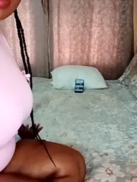 Snapshot of Luciouslips00 chatting on December 1, 2025, 6:29 am Luciouslips00 online show from December 1, 2025, 6:29 am