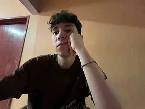 Snapshot of Omaaaaaaa00001 chatting on February 7, 2025, 7:27 pm Omaaaaaaa00001 online show from February 7, 2025, 7:27 pm