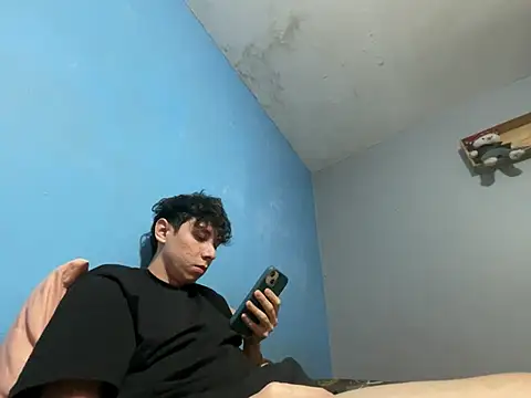 Snapshot of Omaaaaaaa00001 chatting on February 28, 2025, 12:32 am Omaaaaaaa00001 online show from February 28, 2025, 12:32 am