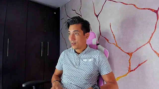 EdwardVlad online show from December 10, 2024, 10:26 pm