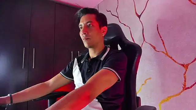 EdwardVlad online show from December 21, 2024, 7:49 pm