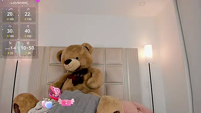 Snapshot of saraamiller_ chatting on February 11, 2025, 4:01 am saraamiller online show from February 11, 2025, 4:01 am