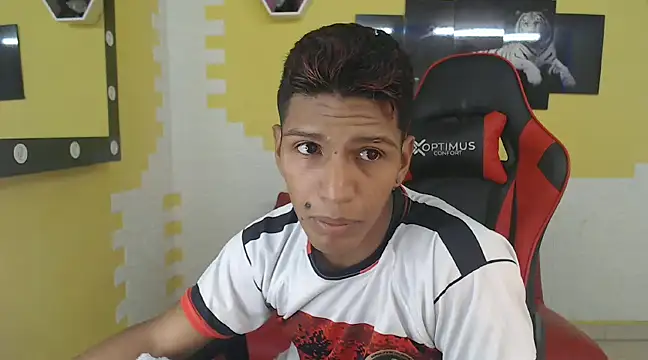 mau elixxx online show from December 31, 2024, 7:18 pm