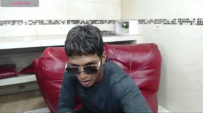 mau elixxx online show from February 3, 2025, 3:27 pm