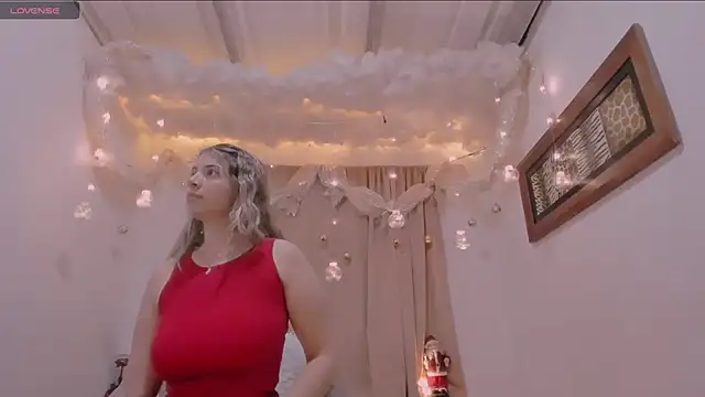 Snapshot of Lauu_G chatting on December 5, 2024, 7:16 am Lauu G online show from December 5, 2024, 7:16 am