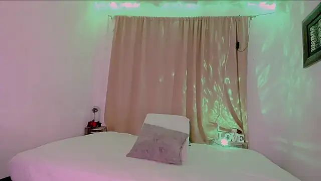 Snapshot of Lauu_G chatting on March 18, 2025, 12:27 am Lauu G online show from March 18, 2025, 12:27 am