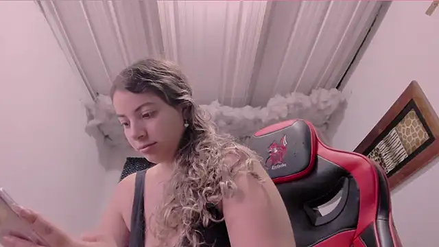 Snapshot of Lauu_G chatting on September 17, 2025, 9:11 am Lauu G online show from September 17, 2025, 9:11 am