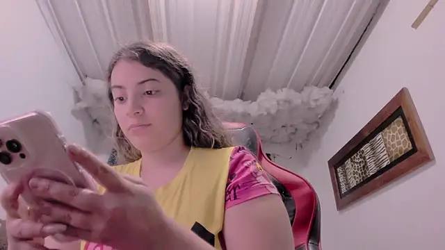 Snapshot of Lauu_G chatting on September 28, 2025, 2:39 am Lauu G online show from September 28, 2025, 2:39 am